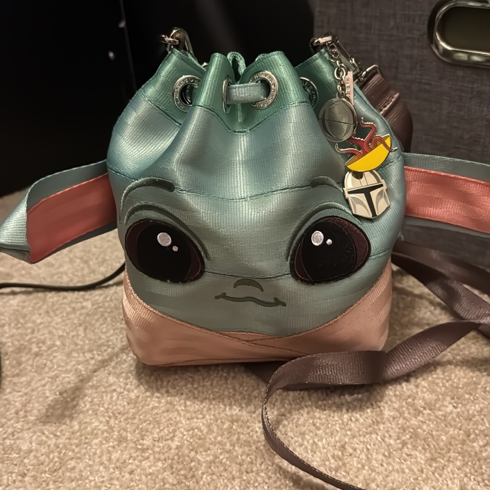 ShopHarveys Grogu Mini Park Hopper Bucket Bag